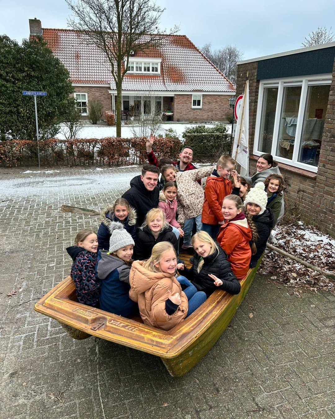 Jongste Welpen samen tijdens een activiteit