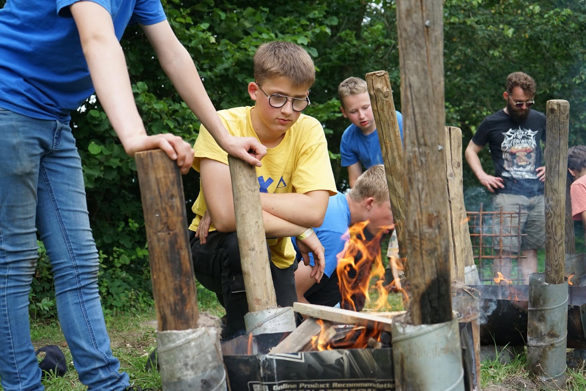 Scouts van Scouting Alphen tijdens een buitenactiviteit